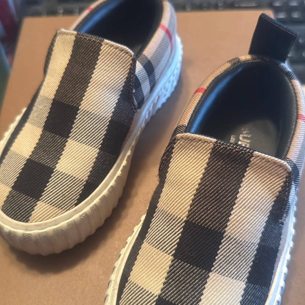 Burberry sneakers
